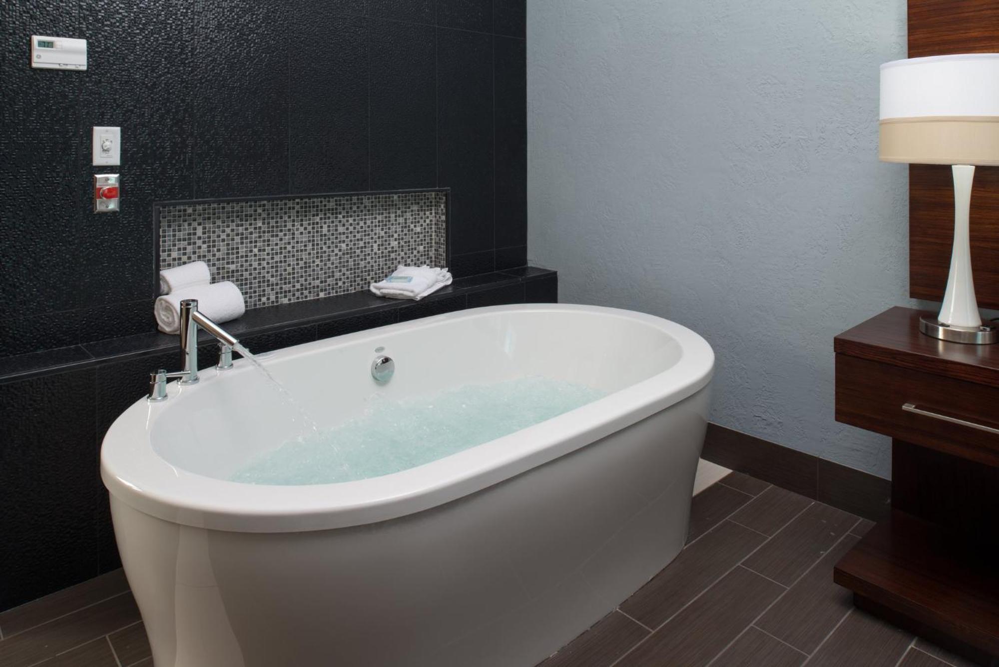 Hotel Express & Kansas Airport By Ihg Kansas City
