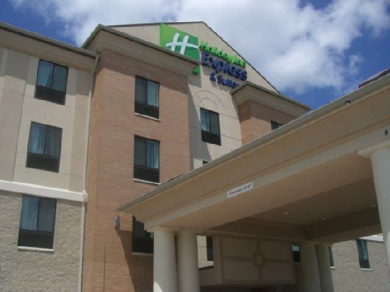 Hotel Express & Kansas Airport By Ihg 3*